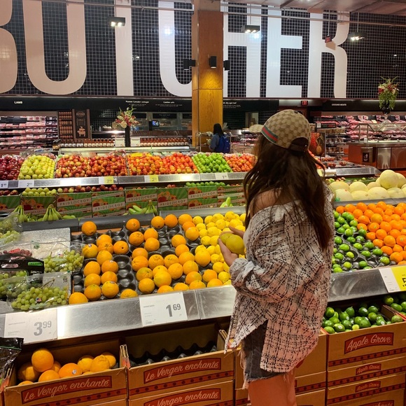 Meet your Posher, Olivia - Picture 1 of 1